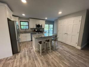 Private 4 Bedroom Home with a hot tub