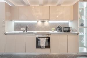 Apartament Ultra-Central Lux + Free Parking + Self Check-In