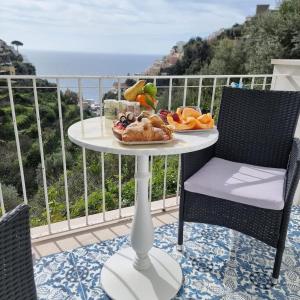 Doppelzimmer mit Balkon und Meerblick