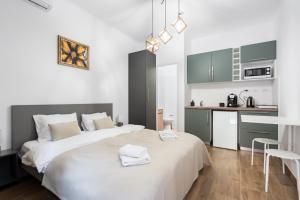 Urban Walls Apartments 5B