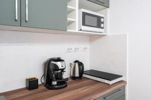 Urban Walls Apartments 5B