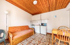 Maisons de vacances Pet Friendly Home In Saint-Savinien : photos des chambres