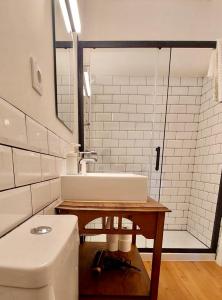 THE HOLY COW - Hostel & Suites