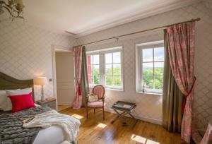 Hotels Le Chateau de la Tour : photos des chambres