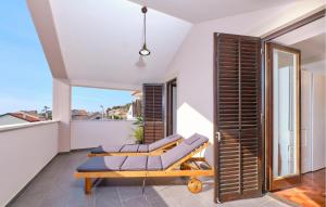 3 Bedroom Nice Apartment In Mali Losinj 