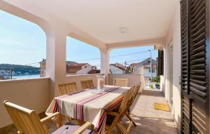 3 Bedroom Nice Apartment In Mali Losinj 