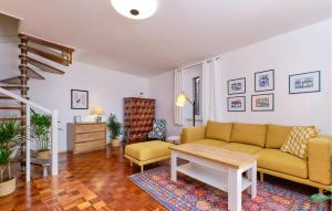 3 Bedroom Nice Apartment In Mali Losinj 