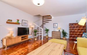 3 Bedroom Nice Apartment In Mali Losinj 