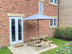 Arthurs Retreat - Part of the The Bay Filey Holiday Village with pool, gym and direct beach access, pub, restaurant, tennis and meadows walks