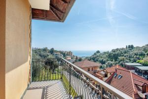 Due passi dal mare tra gli ulivi