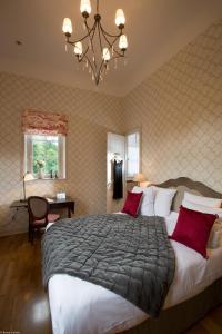 Hotels Le Chateau de la Tour : photos des chambres