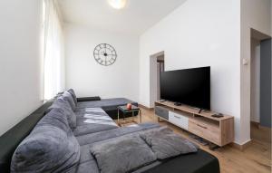 Awesome Apartment In Rasa With Wi-fi