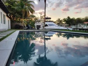 Waterfront - Kayak & Paddleboards - Firepit - Pool - North Bay Village