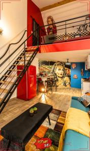 LOFT "POP ART 50s" Idéal PRO - Écran cinéma rétroprojecteur - WIFI Fibre - Borne arcade de jeu - Centre Ville