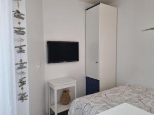 FREJUS PLAGE, 30 mètres de la plage, WIFI, tout à pieds !