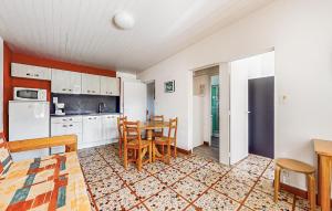 Maisons de vacances Stunning Home In Saint-Savinien : photos des chambres