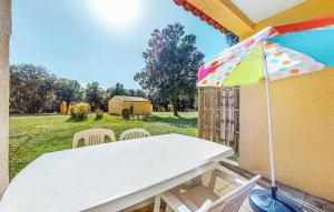 Maisons de vacances Stunning Home In Saint-Savinien : photos des chambres