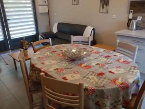 Maisons de vacances Charmant Gite Familial a Saint-Benoit-sur-Loire - 2 Chambres, Parking, Proche Patrimoine et Nature - FR-1-590-426 : photos des chambres