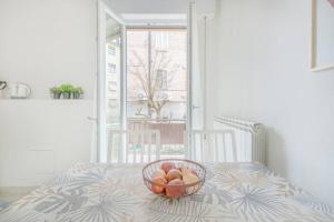 Minimalist Oasis - City life & Hesperia Hospital