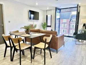 Stunning two bed apartment with onsite Gym