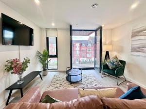Stunning two bed apartment with onsite Gym