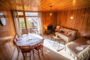 Appartements Les Tilleuls 24 - balcon vue montagne : photos des chambres