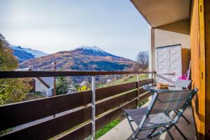 Appartements Les Tilleuls 24 - balcon vue montagne : photos des chambres