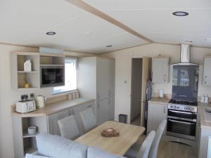 Kingfisher Windermere 6 Berth, Enclosed veranda, Close to site shop