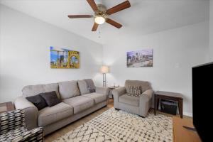 Great Two Bedroom w off Street Parking to Explore the City Close to Downtown Airport Ballparks