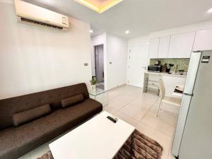 PALM & POOL VIEW 1 Bedroom in Amazon Residence
