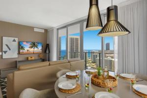 Luxury 3 Br- Front Intercostal View - Amazing Pools