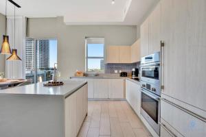 Luxury Amenities, Infinity Pool, Gym, Hot Tub