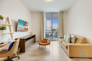 Rooftop Pool & Hot Tub - Gym - Hollywood Beach