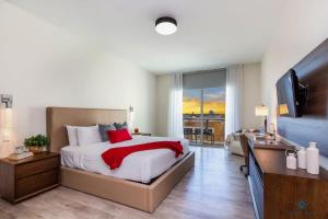 Front Bay View, Enjoy Sunsets, Amazing Pool