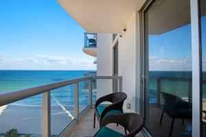Beachfront Resort POOL OCEAN VIEW BALCONY