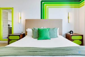 Rooftop Pool & Hot Tub Hollywood Beach Gym