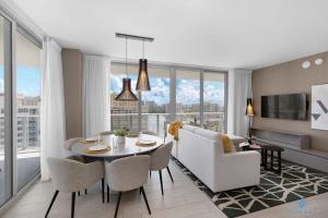 Wrap Around Balcony-Awesome View-Amazing Pools