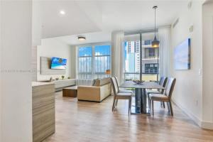Near Beach - Rooftop Pool - Hot Tub - Broad-walk