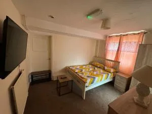 One Bedroom Flat with on premises parking - 沃尔索尔