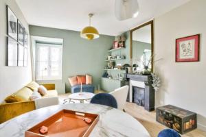 Charming love nest in Paris