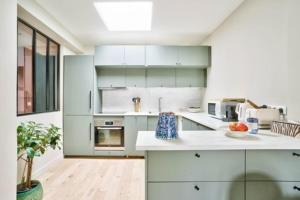 Charming love nest in Paris