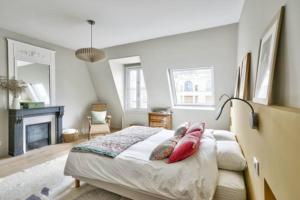 Charming love nest in Paris