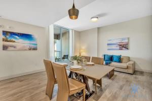 Apartment with Bay View Balcony - Pool - Up To 6 - Gym