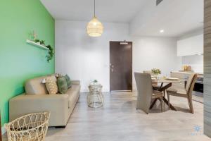 Rooftop Pool - Balcony - Hollywood Beach Broad - walk