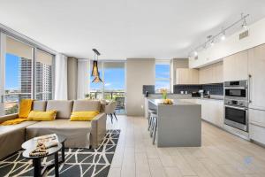 Very Chic - Bay View & Balcony - Amazing Pools- Gym