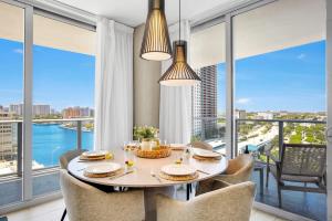 Very Chic - Bay View & Balcony - Amazing Pools- Gym
