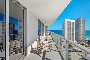 Wrap Around Balcony - 2Br - Amazing Views - Pools