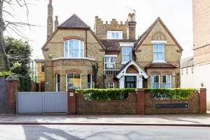 Woodlawn Manor House - Putney