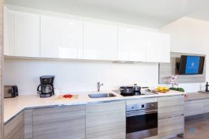 5 Tropical Oasis ROOFTOP infinity POOL Hot Tub on Hollywood Boardwalk