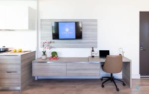 5 Tropical Oasis ROOFTOP infinity POOL Hot Tub on Hollywood Boardwalk